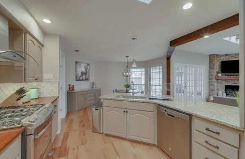Buckingham House | Best of Richardson | 5BD/3BA with Pool, Patio, BBQ