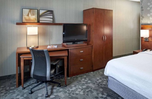 Brookfield Hotel | Best Place to Stay in Brookfield! Indoor Swimming Pool, Pet-friendly Property!