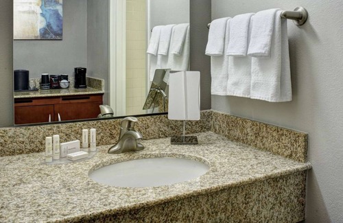 Brookfield Hotel | Best Place to Stay in Brookfield! Indoor Swimming Pool, Pet-friendly Property!