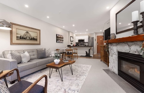 Upper Village Condo | Best-Ski-In-Out 4 Couples | 3 HotTubs | Suite Life Original | The Aspens