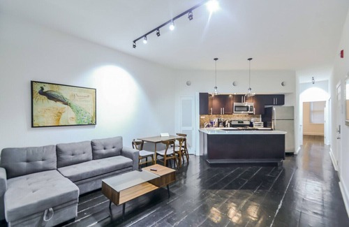 Old City Apartment | ☆ BEST VALUE 2BR CONTEMPORARY & MINIMALIST ☆