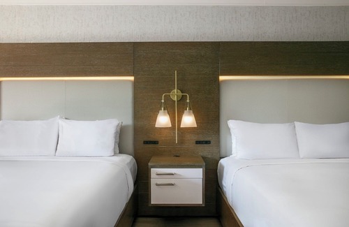 Shipyard Plantation Hotel | Best Value, Quality Stay! 2 Posh Units, Beachfront, Pets are Allowed!