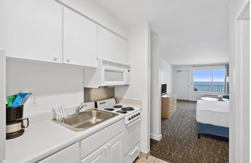Panama City Beach Hotel | Best Value, Quality Stay! Ocean View, Beachfront Property, Outdoor Pool