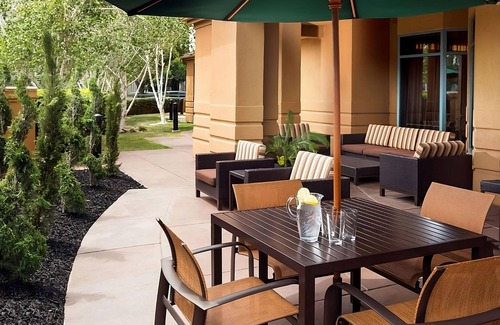 Pleasant Hill Hotel | Best Value, Quality Stay! Pet-Friendly, Close to Coco Island and Walden Park!