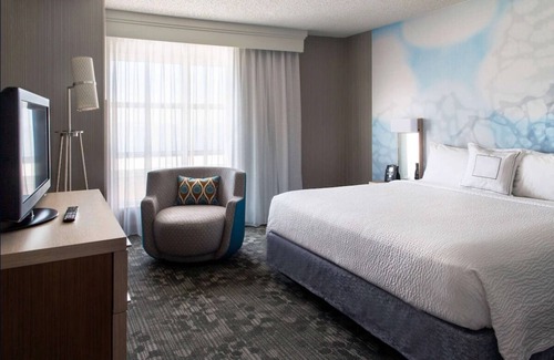 Emeryville Resort | Best Value, Quality Stay! Short Drive to Paramount Theater, w/Swimming Pool!