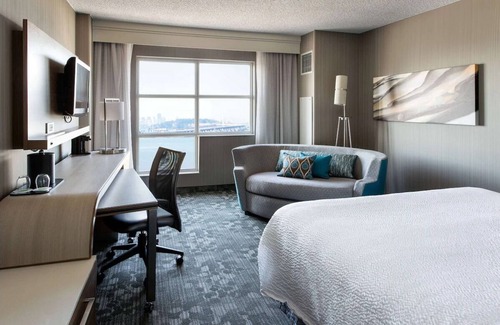 Emeryville Resort | Best Value, Quality Stay! Short Drive to Paramount Theater, w/Swimming Pool!