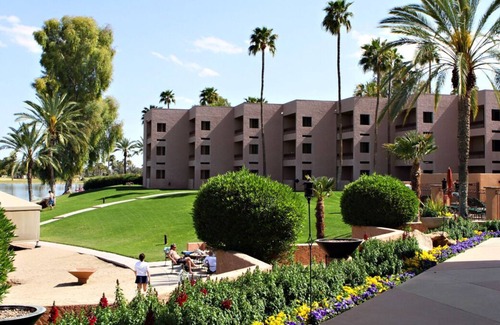 South Scottsdale House | Best Value, Quality Stay! 4 Comfortable Units, Free Parking, Onsite Pool
