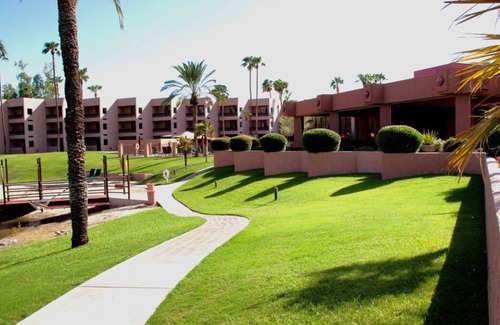 South Scottsdale House | Best Value, Quality Stay! 4 Comfortable Units, Free Parking, Onsite Pool