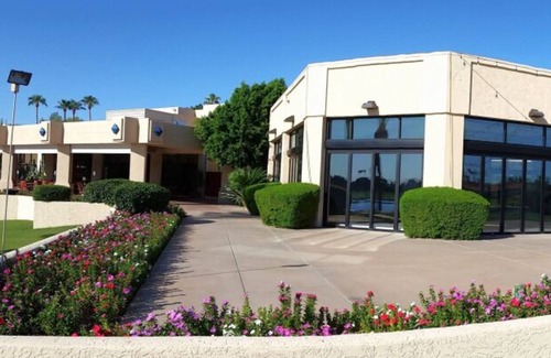 South Scottsdale House | Best Value, Quality Stay! 4 Comfortable Units, Free Parking, Onsite Pool