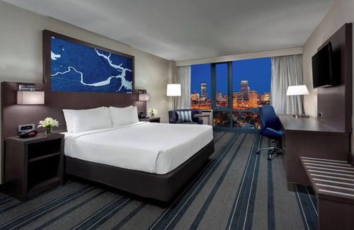 Cambridgeport Hotel | Best Value, Quality Stay! City View, Walk to Cafes, Shops & Universities
