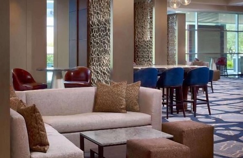 Uptown Hotel | Best Value, Quality Stay! With Swimming Pool, Pets Allowed, Close to Bayou Bend