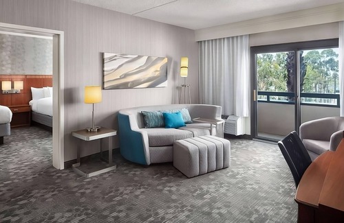 Laguna Hills Hotel | Best Value, Quality Stay! 2 Modern Units, Near Newport Sports Museum, w/Pool
