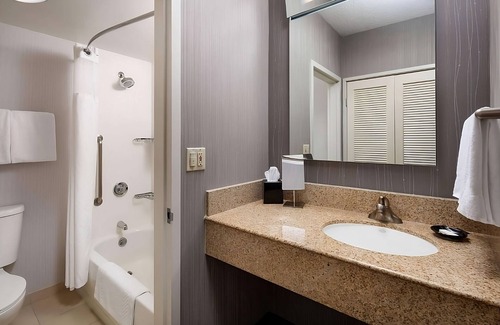 Laguna Hills Hotel | Best Value, Quality Stay! 2 Modern Units, Near Newport Sports Museum, w/Pool