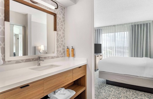 Downtown San Antonio Hotel | Best Value, Quality Stay! w/Outdoor Pool, Near Elmendorf Lake Park