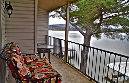 Lake Hamilton Condo | Best view at The Landing!