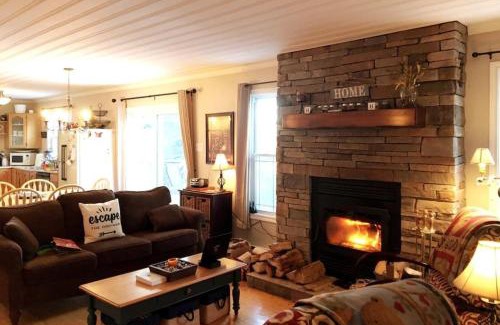 Brigus Junction House | Best View Wonderland-cozy Cabin On Pond