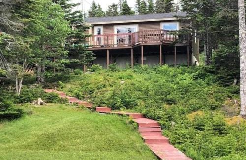 Brigus Junction House | Best View Wonderland-cozy Cabin On Pond