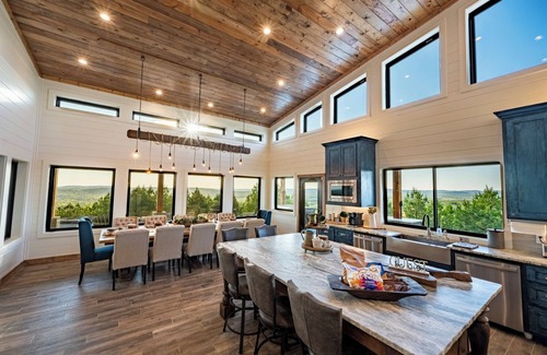 Broken Bow Cabin | Best Views in Broken Bow/Pool Table/Hot Tub/Fire Pit/Epic Rain Shower/Arcade