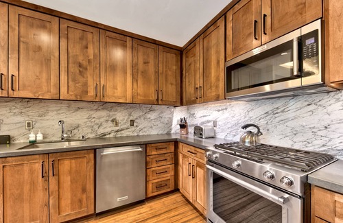 Lakeside Park Condo | Best Walking Location, Pool, Beach, Restaurants - Zalanta #220