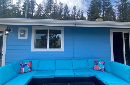 Joseph House | Best Wallowa Lakefront rental w/private dock and his/hers soaking tub! 4br/3ba