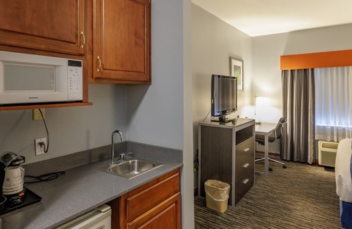 Elkhart Hotel | Best Western Elkhart Inn & Suites