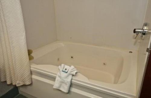 Simonton Lake Hotel | Best Western Elkhart Inn & Suites