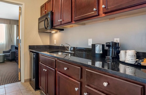 Chester Hotel | Best Western Plus Philadelphia Airport S. At Widener Univ.
