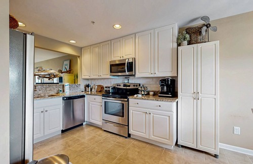 Ocean View Condo | Bethany Bay 2nd floor condo w/shared pool, tennis court, on-site golf, balcony