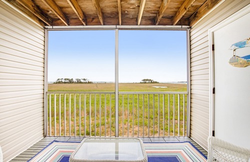 Ocean View Condo | Bethany Bay second floor condo with pool, high-speed WiFi, central AC, & W/D