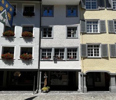 Wil House | Bett am Weiher