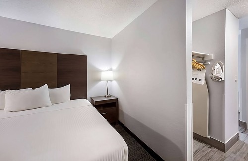 Grants Pass Hotel | Better Choice For Your Vacation! Accessible Location and Spacious Unit Awaits