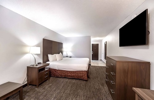 Grants Pass Hotel | Better Choice For Your Vacation! Accessible Location and Spacious Unit Awaits