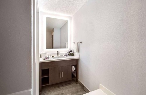 Grants Pass Hotel | Better Choice For Your Vacation! Accessible Location and Spacious Unit Awaits