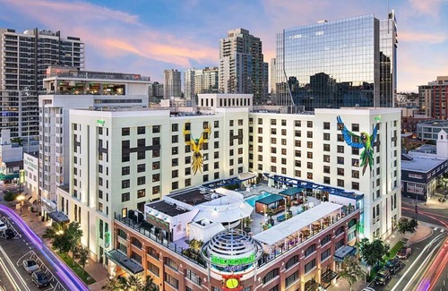 Marina District Hotel | Better Choice for your Vacation! 2 Units! Rooftop Pool, Pets Allowed!