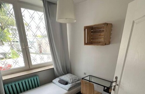 Saska Kepa House | Better Choice For Your Vacation! Relaxing unit for your stay, near Castle Square