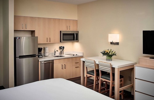 Gwinnett Place Hotel | Better Choice For Your Vacation! Spacious unit w/Swimming Pool Access!