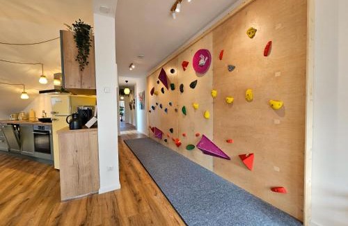 Altusried Apartment | BETTER l boho apartment l Kletterwand