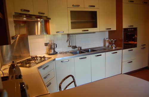 Mologno House | Betulla, Barga! Private beach style pool, WIFI, walk to bars/restaurants!