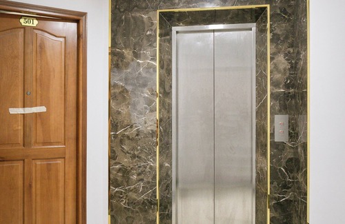 Phu Nhuan Apartment | Between airport & D1 center, with balcony, fast wifi (fiber), check-in 24/7