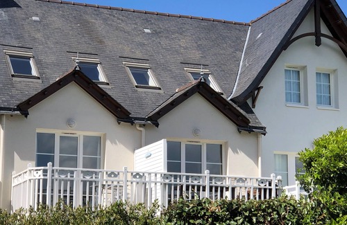 Arzon Apartment | Between BEACH and PORT CROUESTY Superb DUPLEX, 1 parental bedroom, bathroom, shower room, Terrace