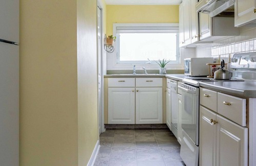 Easton's Point House | Between Beaches Summa