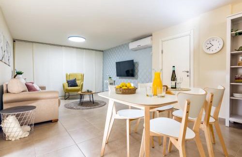Yeruham House | Between Crater and Lake