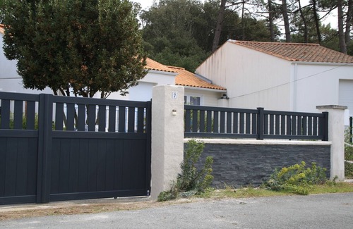 La Tranche-sur-Mer House | Between dunes and forest 200 meters from the beach in a private residence.
