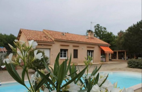 Regusse House | Between Land and Lake, a peaceful and perfectly equipped residence.