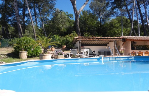 Draguignan Apartment | BETWEEN SEA AND MOUNTAIN CHARMING GROUND FLOOR -