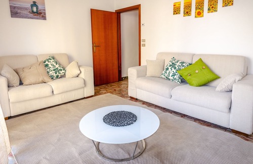 Misano Adriatico Apartment | Between the umbrella and the paddock