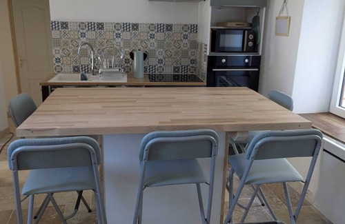 Goudargues Apartment | Between vats and springs - in the heart of Goudargues