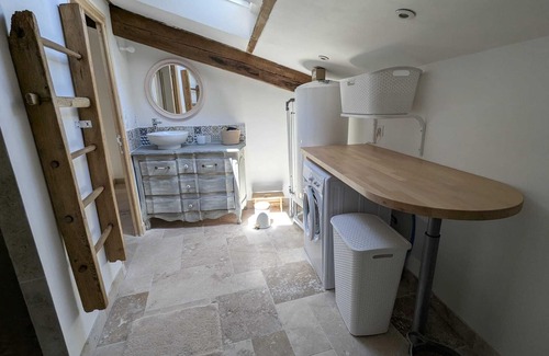 Goudargues Apartment | Between vats and springs - in the heart of Goudargues