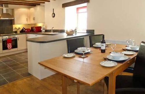 Rhyd-y-foel Cottage | BEUDY BACH, family friendly, with a garden in Abergele