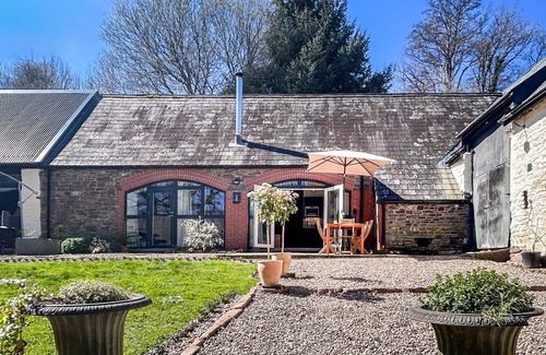 Llanfihangel Tal-y-llyn House | Beudy'r Gamlas - Two Bedroom House, Sleeps 4